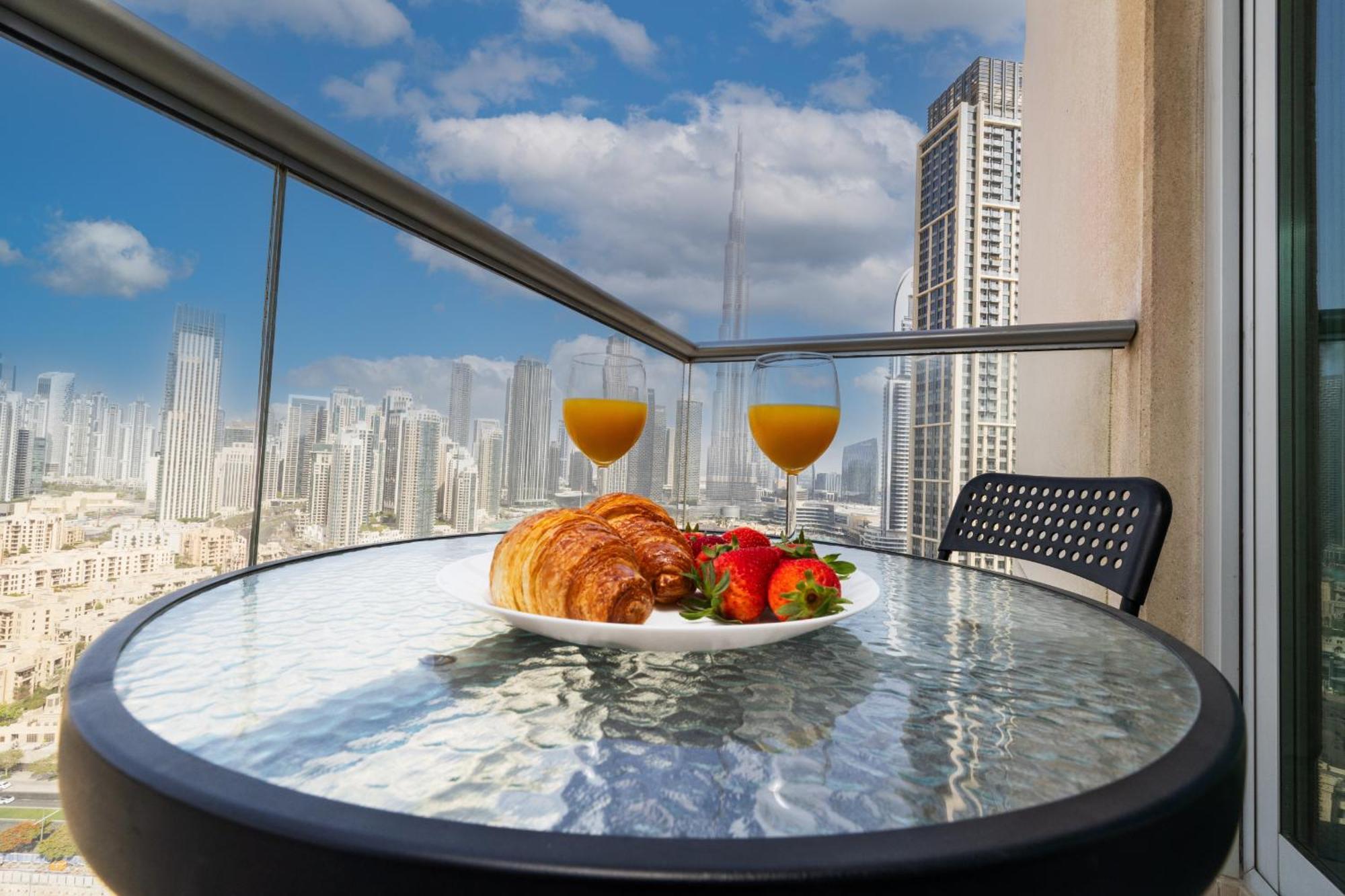 Upgraded Apartment With Stunning Burj Khalifa View دبي المظهر الخارجي الصورة